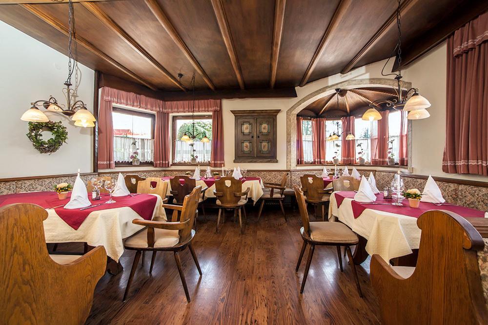 Kaiserhotel Neuwirt Oberndorf in Tirol Ngoại thất bức ảnh